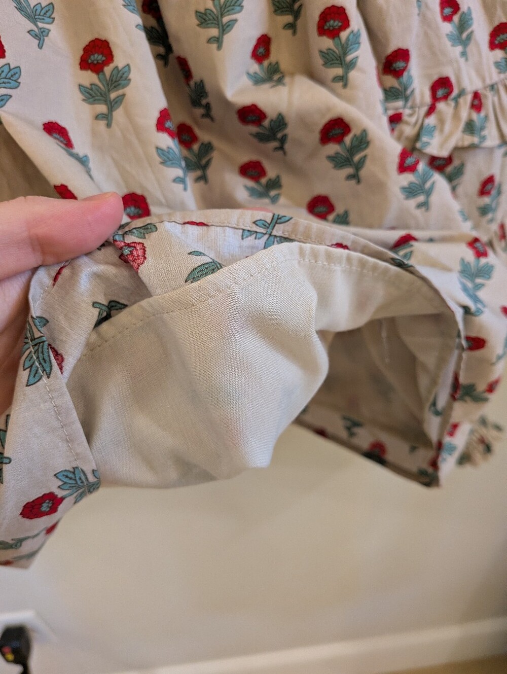AUREUM Cream Blouse with Red Floral Print - Picture 6 of 7